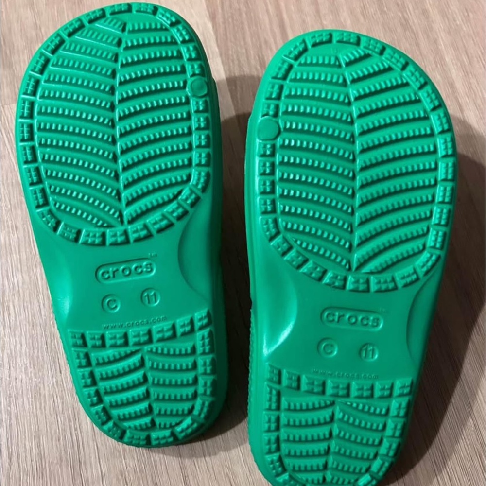 CROCS Green and Red Sandals with Mario mushrooms 🍄 - Picture 2 of 2